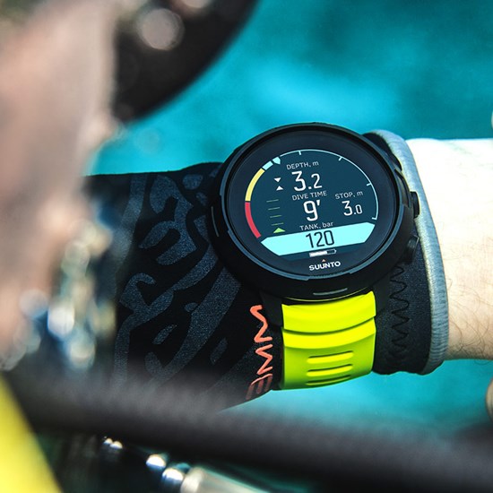 SUUNTO D5 Black Lime — витринный экземпляр